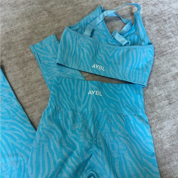 AYBL seamless matching workout set size small - Picture 5 of 5